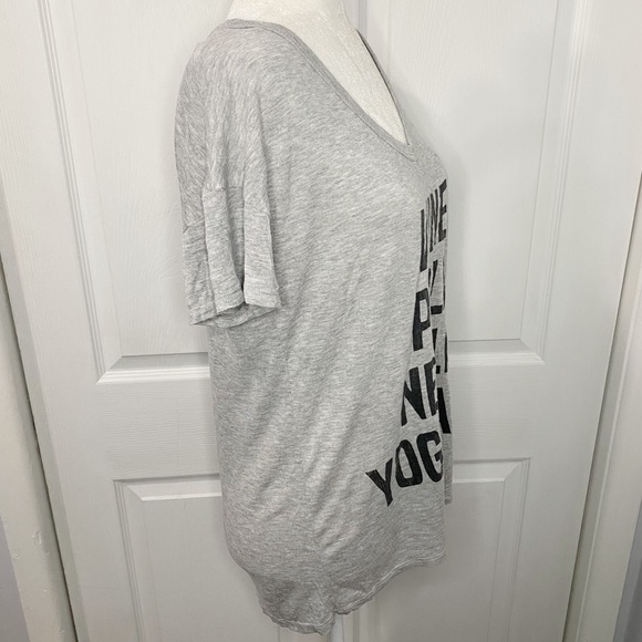 WINE, PIZZA, NETFLIX, YOGA PANTS Soft Gray Tee-M - Picture 5 of 8